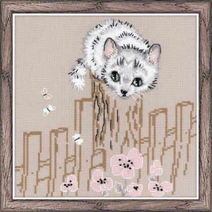 Chat blanc et papillons - Riolis 1547